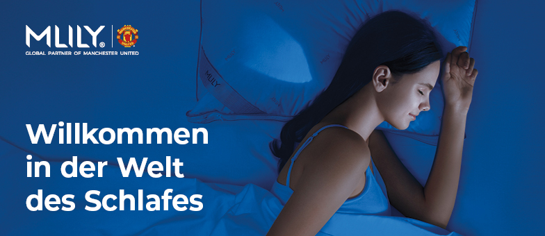 Schlafende Frau auf Mlily Kissen – offizieller Partner von Manchester United. Entdecken Sie die Mlily Markenwelt bei Matratzen Concord für erholsamen Schlafkomfort.